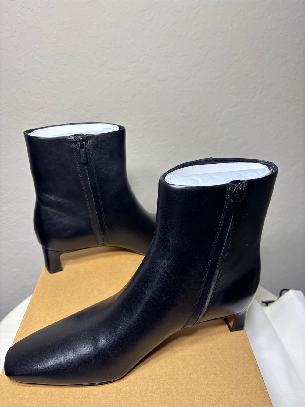 Vince Harlan Black Leather Square Toe Ankle Boots 8M Store Sample tried-on only - Picture 9 of 14